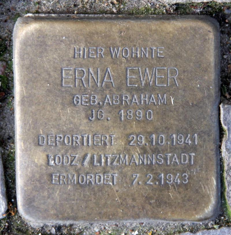 Stolperstein für Erna Ewer.