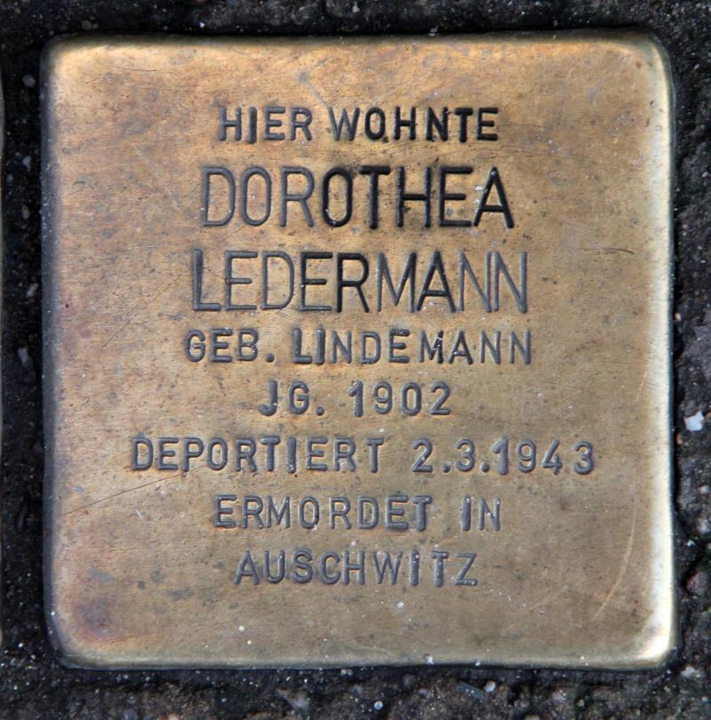 Stolperstein für Dorothea Ledermann.