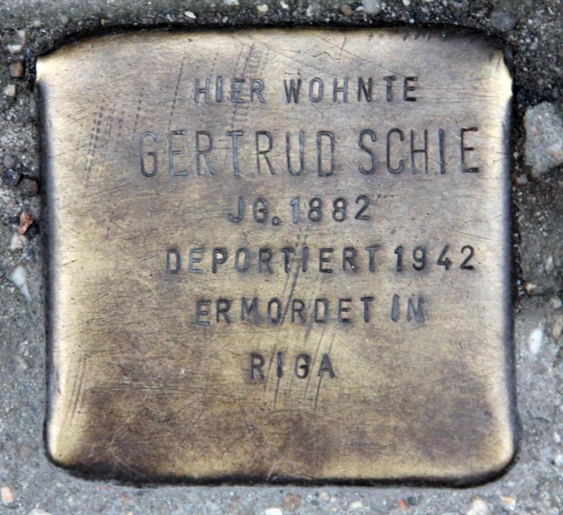 Stolperstein für Gertrud Schie.