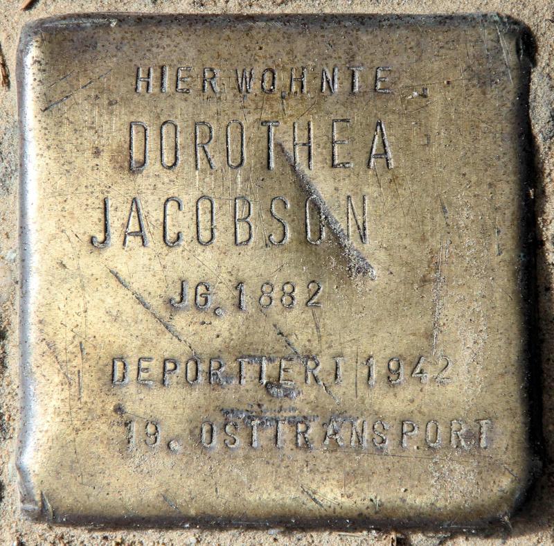 Stolperstein für Dorothea Jacobson.