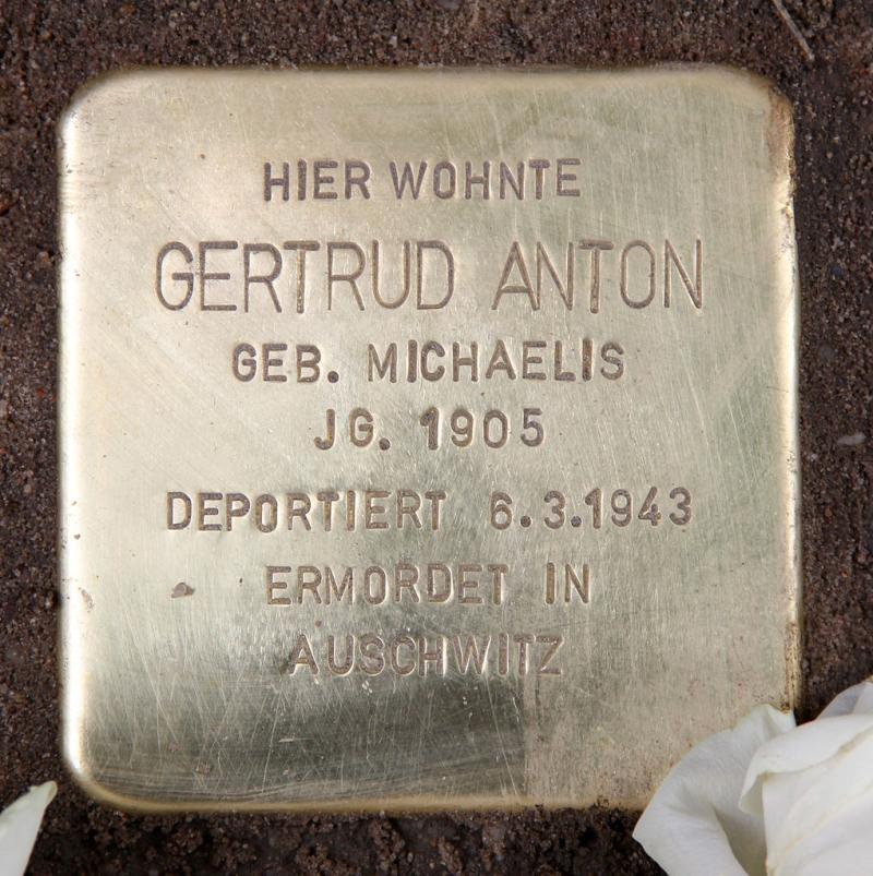 Stolperstein für Gertrud Anton