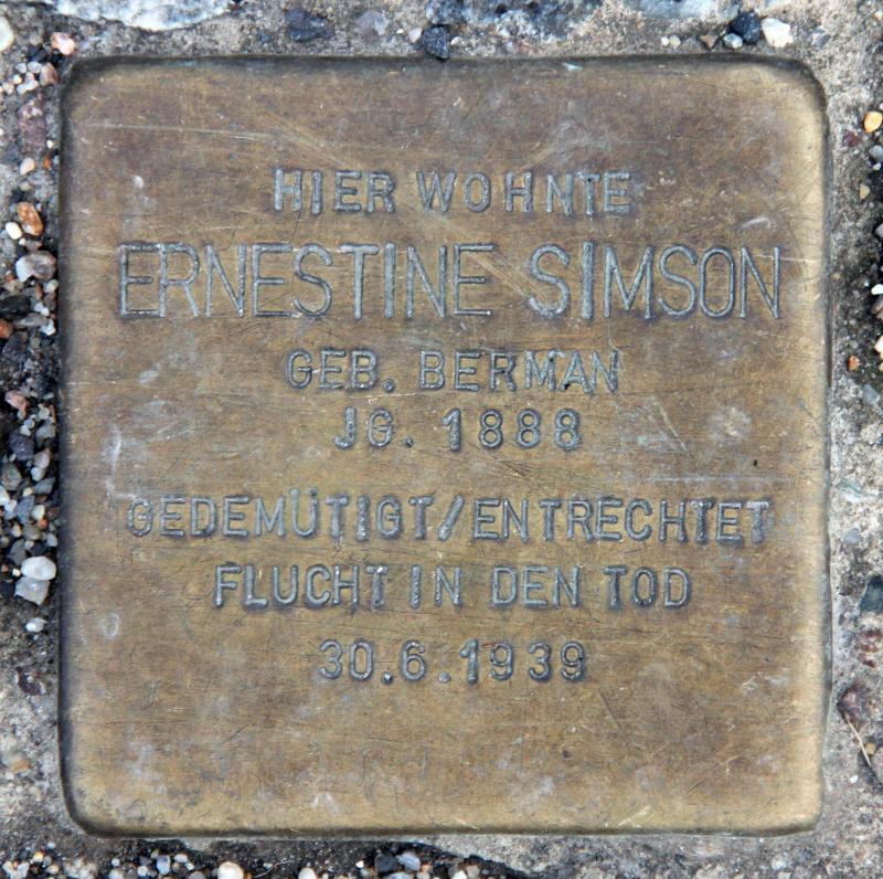 Stolperstein für Ernestine Simson.