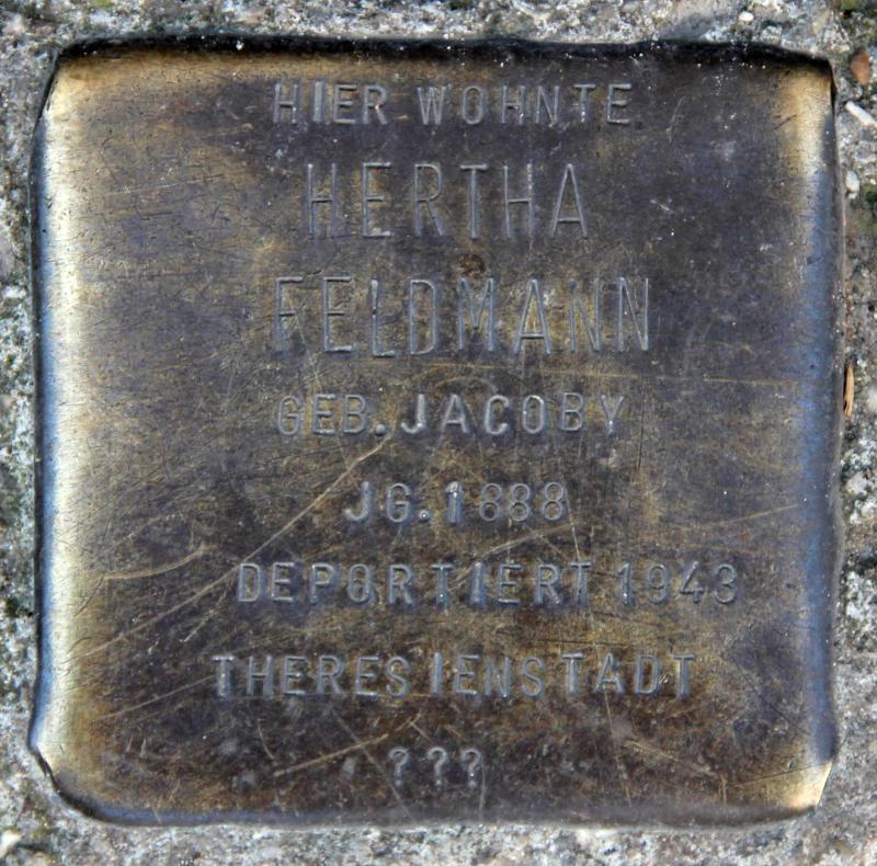 Stolperstein für Hertha Feldmann.