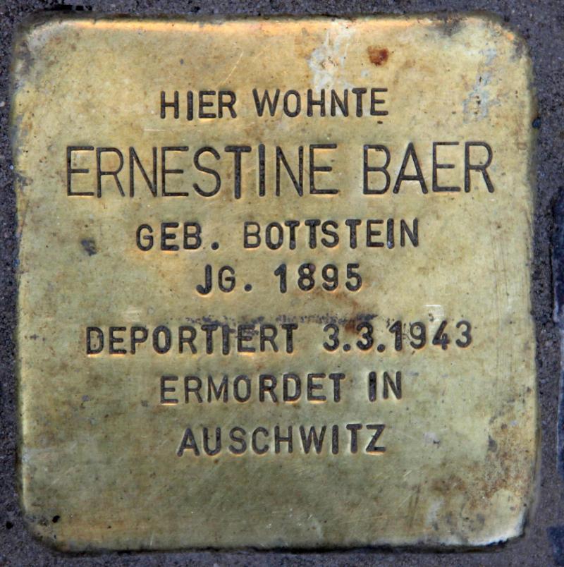 Stolperstein für Ernestine Baer.