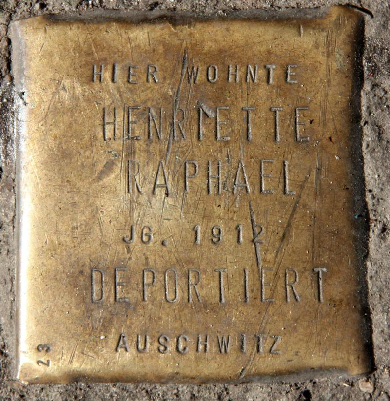 Stolperstein für Henriette Raphael.