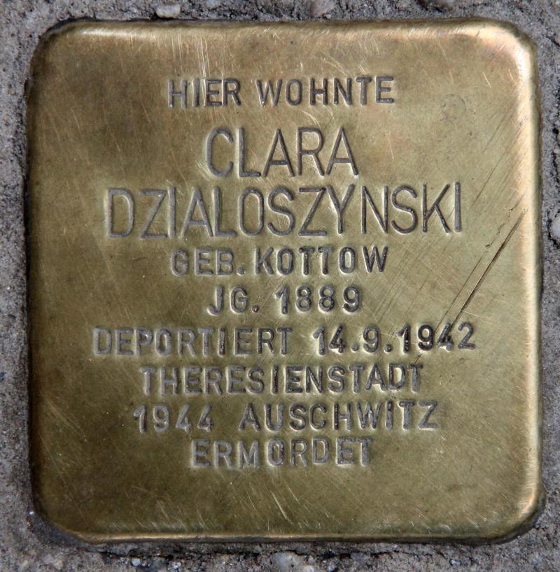 Stolperstein für Clara Dzialoszynski.