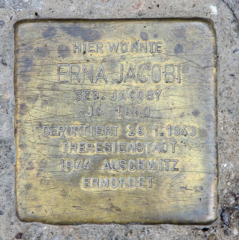 Stolperstein für Erna Jacobi.