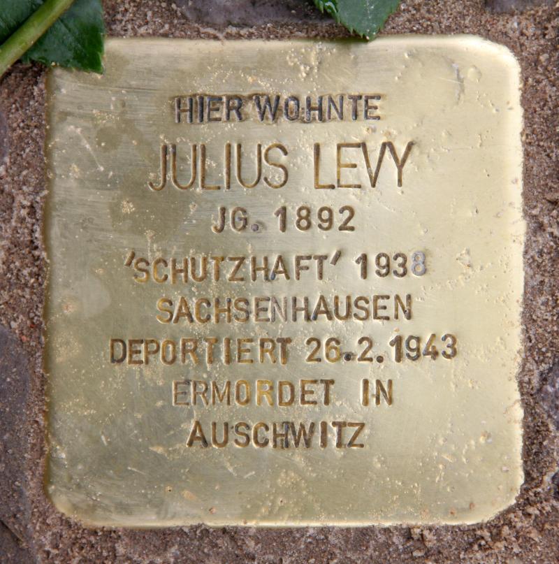 Stolperstein für Julius Levy Foto: OTFW.