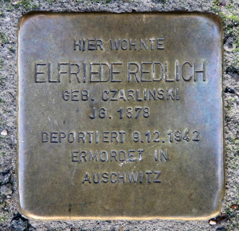 Stolperstein für Elfriede Redlich.