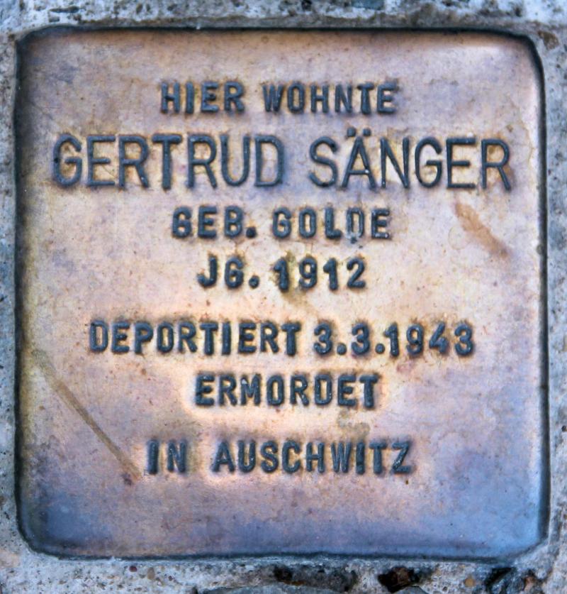 Stolperstein für Gertrud Sänger.