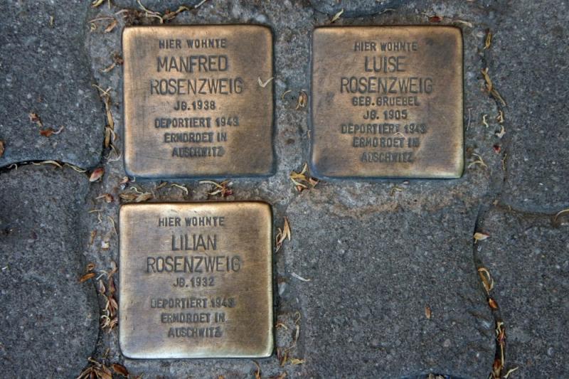 Stolpersteine für Lilian Rosenzweig