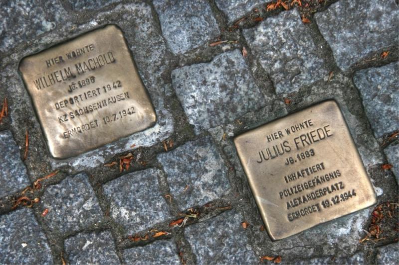 Stolpersteine für Wilhelm Machold und Julius Friede, Mehringsdamm 88