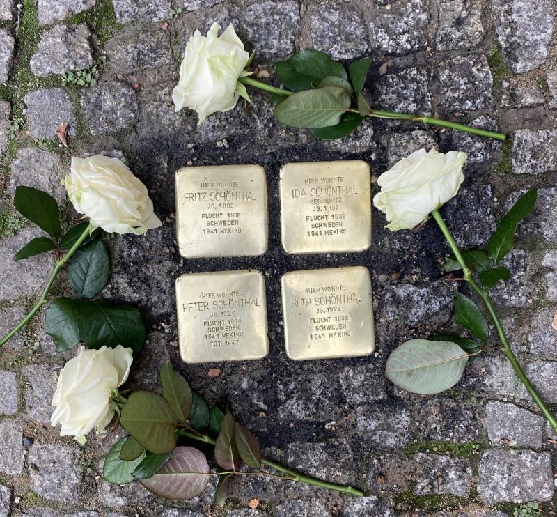 Stolpersteine für die Familie Schönthal, bestehend aus den Eltern Fritz und Ida und den Kindern Ruth und Peter