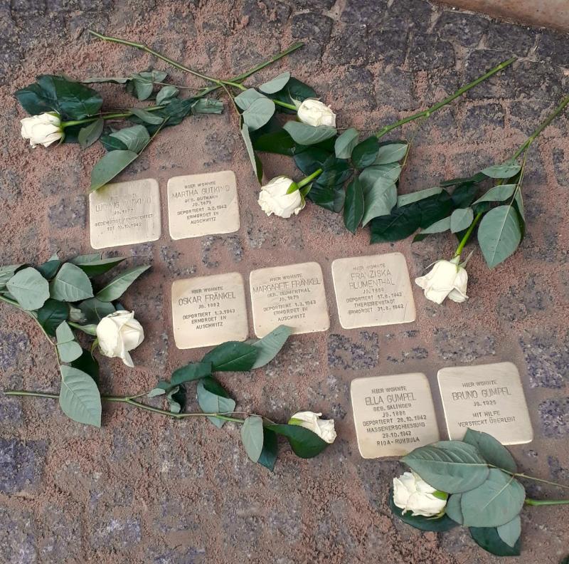 Stolpersteine vor dem Haus Immanuelkirchstr. 14; Foto © P. Gutsche