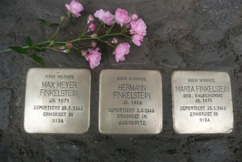 Stolpersteine für Max Meyer, Hermann und Marta Finkelstein