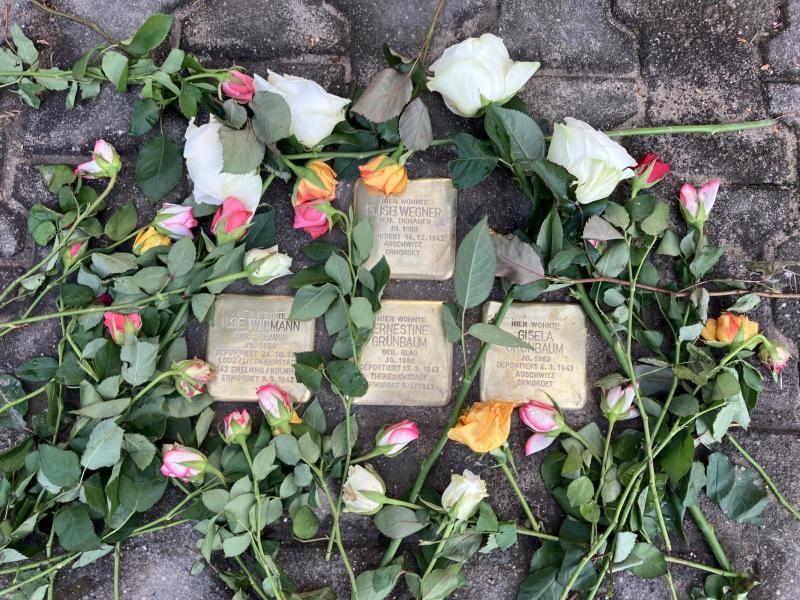vier Stolpersteine für Elise Wegner, Ilse Widmann, Ernestine und Gisela Grünbaum © MTS