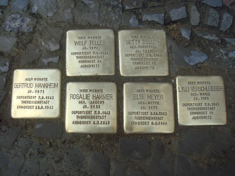 Stolpersteine für Wolf und Betty Teller, Gertrud Mannheim, Rosalie Hammer, Else Meyer und Lilli Verschleisser