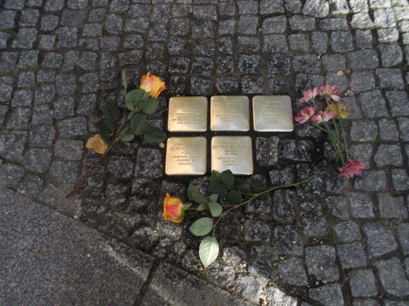 Stolpersteine vor dem Haus Torstr. 33 © privat