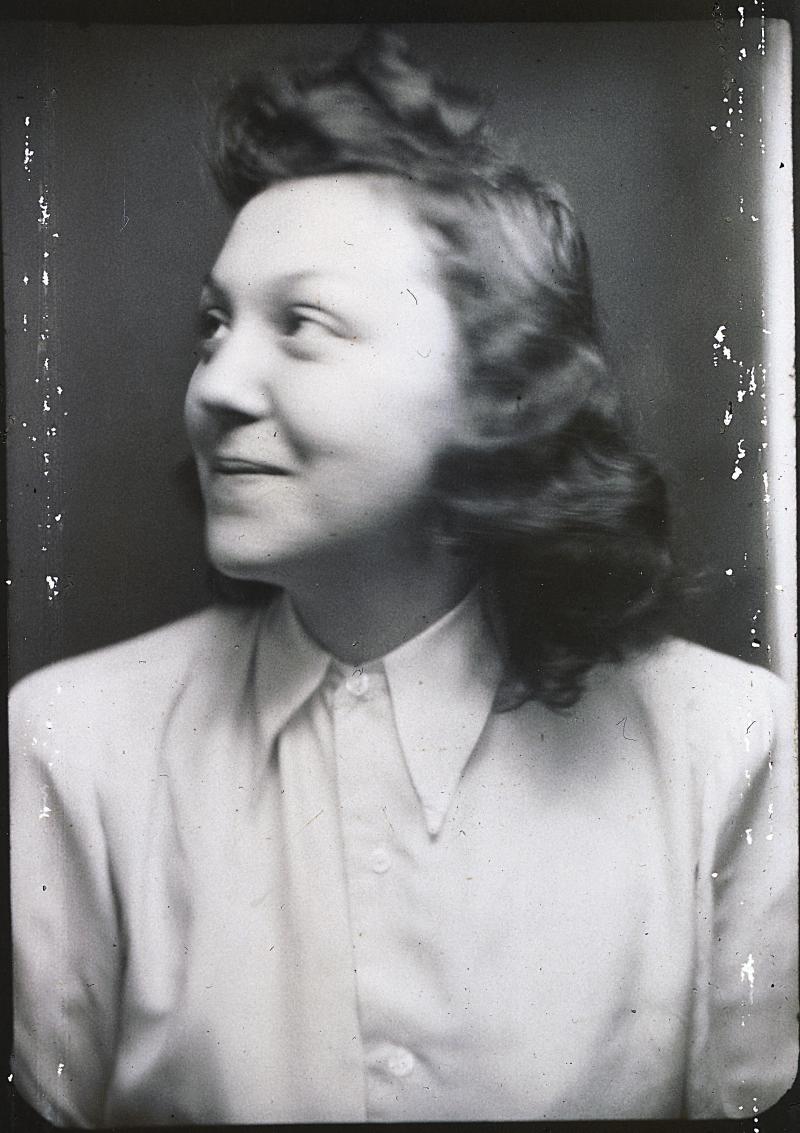 Vera E. Birkenfeld, um 1940. Foto: Jüdisches Museum Berlin, Jens Ziehe.