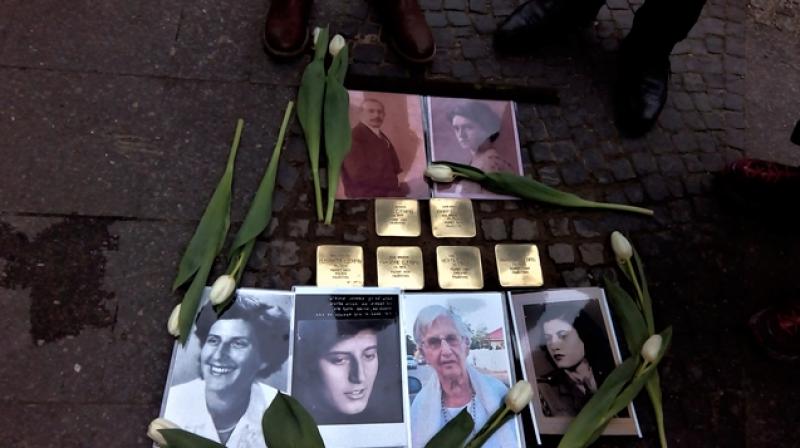 Verlegung der Stolpersteine Familie Czempin Bild: Stolpersteine-Initiative CW