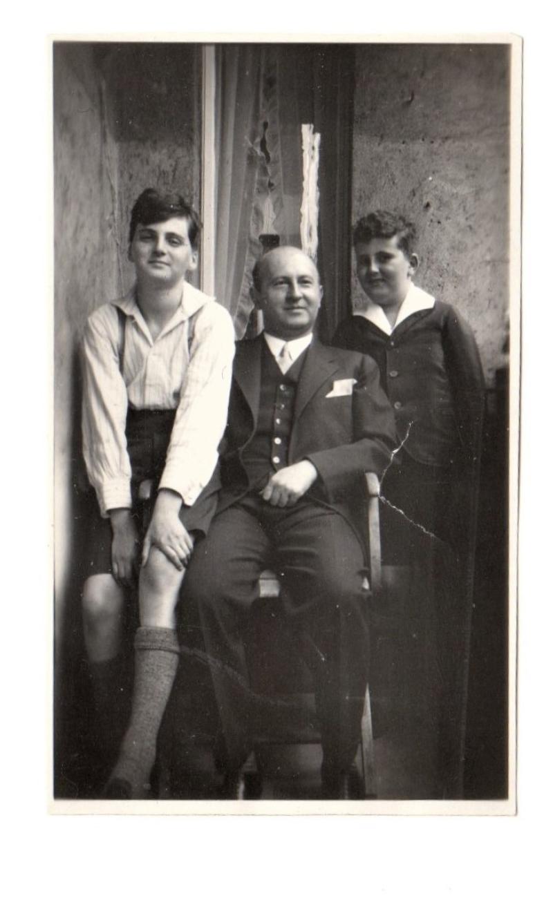 Werner, William und Franz Leiser. Bild: Familienbesitz Er heiratete in zweiter Ehe die wesentlich ältere Martha Ruben, die am 2. Februar 1885 in Bielefeld geboren worden war. Über sie, ihre Herkunft und ihr Leben sind keine Details bekannt.  Das Einzige, was der Sohn Werner seinen Töchtern über ihren Großvater erzählte, war: „My father’s business partner fled the country with company money. My father thought he would be in serious trouble. There was a knock on the door, he thought it was the SS, and he shot