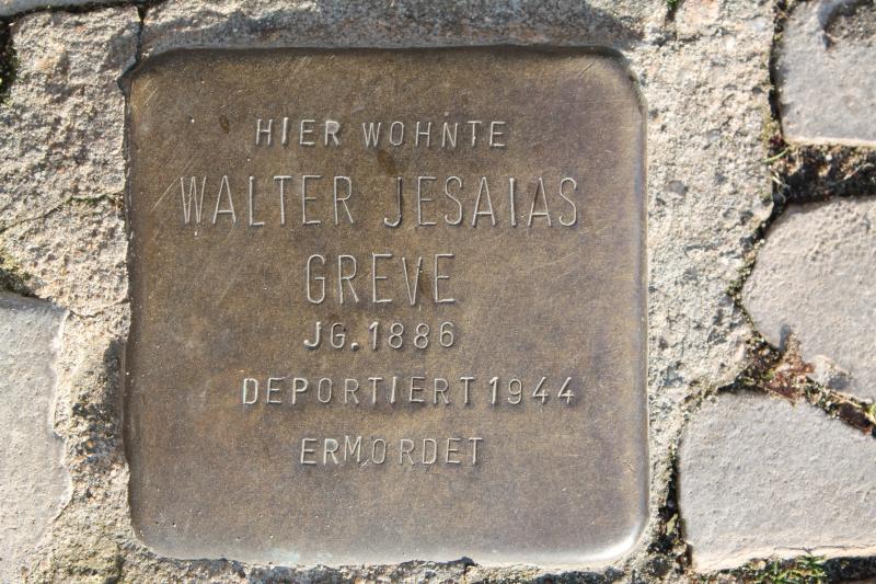 Stolperstein für Walter Jesaias Greve, 26.1.2012 Bild: Bezirksamt, KHMM