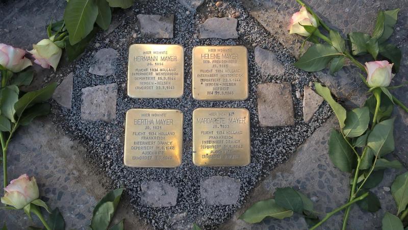 Stolpersteine Familie Mayer (c)Projekt-Stolpersteine
