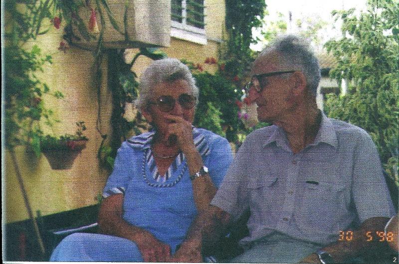 Yoram Shetzer mit seiner Frau Batja im Moschaw Moledad im unteren Gallil 1998 Bild: Familienarchiv Shetzer