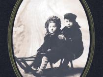 Egon und seine Schwester Edith (Atelierfoto), Foto: Privatbesitz