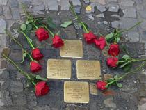 Stolpersteine für Amalie, Gertrud und Elisabeth Rotherosen und Helene Schönfeld , Foto © P. Gutsche