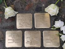 Stolpersteine für Salomon, Johanna, Ruth, Lothar und Manfred Fischel, Foto © P. Gutsche