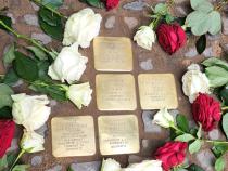 Stolpersteine für Frieda, Heinz und Hertha Herzfeld und Paul und Annemarie Philippsborn, Foto © P. Gutsche