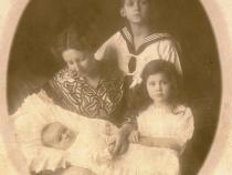 Fotografie von Binaka Hamburger mit Hermann Hilde und dem Kleinkind Gerhard 1912