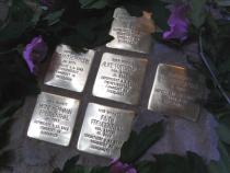 Stolpersteine für Margarete und Theodor Lipski, Alice und Leo Buttermilch, Heinz Hermann und Ruth Freudenthal.
