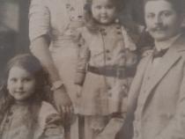 Das Ehepaar Snopek mit Ihren Töchtern um 1914 in Berlin / Philip and Sara Snopek with ther daughters around 1914 in Berlin (© Walter Brock)
