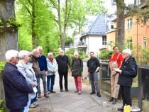 Die Biografie wird verlesen (Bild: Projekt-Stolpersteine)