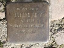 Stolperstein für Evelyn Greve, 26.1.2012 Bild: Bezirksamt, KHMM