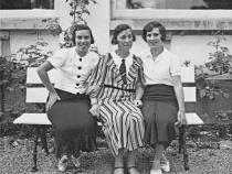 Erna Ewer mit Töchtern Foto: Familienbesitz