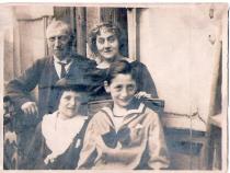 Johann und Marta Laskau mit den Söhnen Benno und Helmut © Familienarchiv von Howard und Michael Laskau