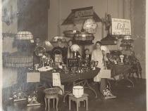 1928 Beleuchtungshaus Schiffgen mit Familie Berger © Privat