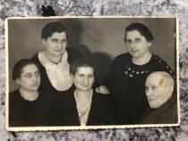 Cecilie Robinski mit ihren Schwestern Minna, Hilda, Frieda und ihrem Vater Ephraim Grünberg © Familienbesitz