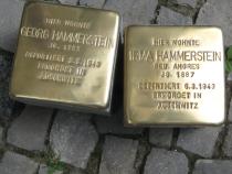 Die Stolpersteine für das Ehepaar am Tag der Verlegung