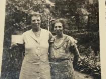 Anna Budzislawski (rechts) mit ihrer Schwester Hedwig Kubatzky © Deborah Kirby