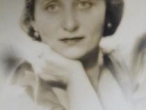 Hella Selma Pinto, jung Bild: Familienaufzeichnungen, Erinnerungen, Fotos und Dokumente von Sylvie Kervella-Perlberger und Annett Rubner-Weissfeld