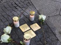 Stolpersteine bei der Verlegung © E. Grunert