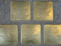 Stolpersteine für die Familie Bukofzer/Bendit (Jenni und Samuel Bukofzer, Tochter Luise, Schwiegersohn Leo Bendit und deren Kind Aron). Fotorechte: D. Janke