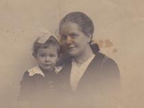 Martha Mährenstein mit Nichte, Bildnachweis: Privatarvchiv Doron Golschiener