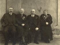 Martin Mendelsohn (links) mit seiner Schwägerin Käte, seinem Bruder Ludwig und seiner Schwester Julie Goldstein geb. Mendelsohn