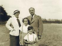 Paul-Samuel und Hedwig-Jeanette Blach mit ihren Kindern Cornelia und Rudolf © Familenarchiv Familie Blach GB