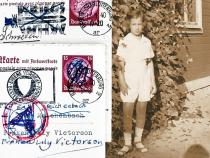 Eine der Postkarten und Eva vor dem Haus in Stockholm; Foto: Collage Daniel Graf.